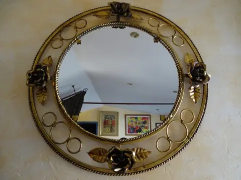 ronde spiegel (1) - IJzer (gegoten/gesmeed)