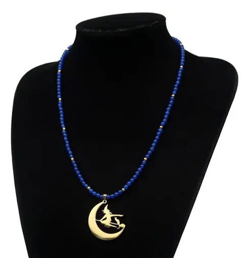 Spirit ketting van magie - heks vliegt in het maanlicht - Saffier, 14K Gold Filled Gold sluiting - Vrijheid van geweten en spirituele autonomie
