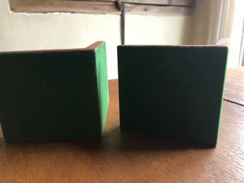 Boekensteunen (2) - Hout en composiet