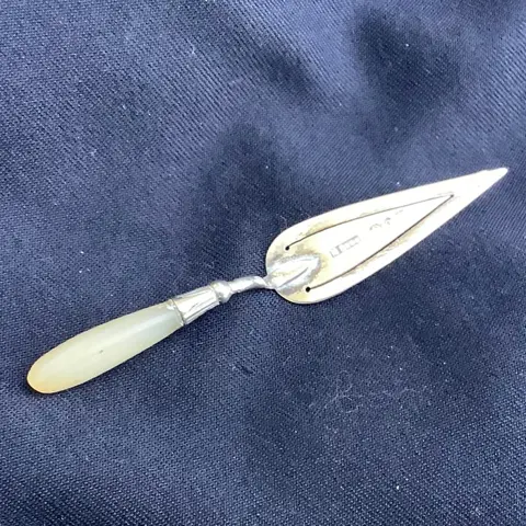 Troffel boekenlegger / bladwijzer - Zilver parelmoer