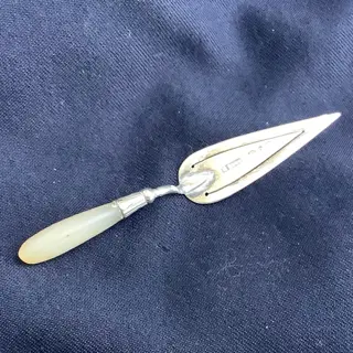 Troffel boekenlegger / bladwijzer - Zilver parelmoer