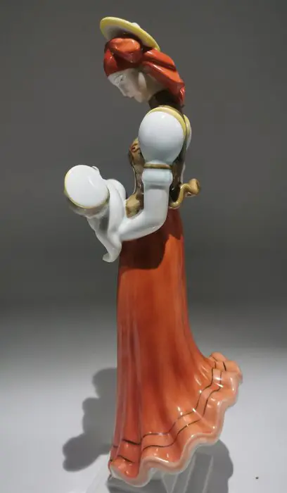 Elek Lux (1884-1941) - Herend - Beeld(je), "De Madonna met kind" - Grootste maat 36cm - Porselein