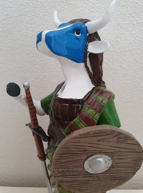 Zoë Betteley - Cow Parade - Brave Moo - Medium - Limited Edition - Hars/polyester