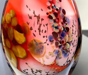 Maxence Parot - Unieke vaas Opaline rode kleuren en Gold - Glas