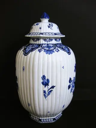 Porceleyne fles Delft - Achthoekige Baluster dekselvaas - Aardewerk