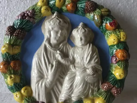 Madonna met kind in de stijl van Della Robbia - Keramiek