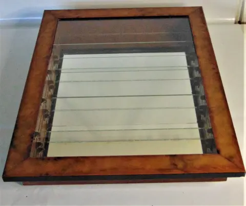 Kleine geglazuurde bonenkast (1) - Glas, Hout