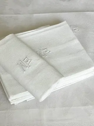 Frans huishoudlinnen Set van 7 zeer mooie servetten .66 x 64 cm. Monogram (7) - Linnen, Zijde - Midden 20e eeuw