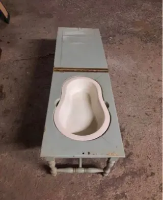 Bank, oud bidet - Hout, Keramiek