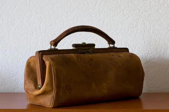 Dokterstas (1) - Leder