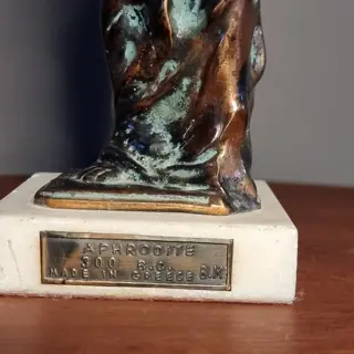 B.M. - Beeld - Aphrodite - 22 cm (1) - Brons