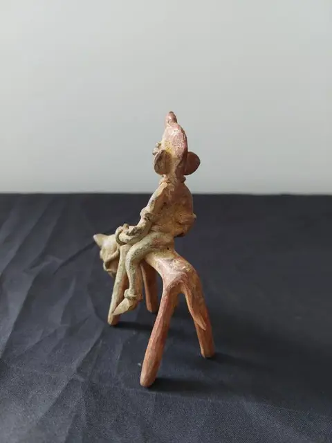 Beeld(je), vrouwelijke ruiter - Legering