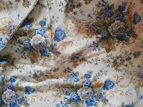 Mooie gebloemde katoenen stof - 2 x 265 x 140 cm (2) - Katoen - Eind 20e eeuw