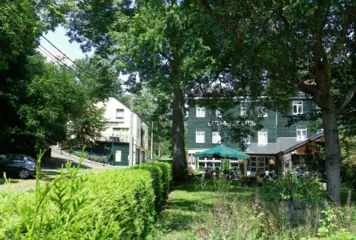 Groepsaccommodatie (58p) met 25 slpk en eigen badk, La Roche