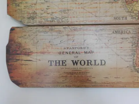 Grote (113cm) wereldkaart wanddecoratie op planken - Hout