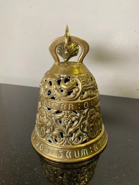 Prachtige hele grote antieke opengewerkte muurbel met dolfijnenhaak - 16 cm - Koper