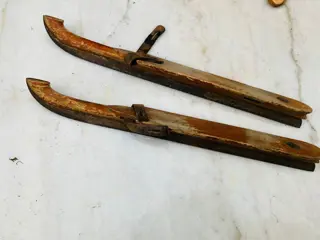 Antieke Nederlandse schaatsen (10) - Hout, IJzer (gegoten/gesmeed)