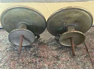 Messing set van 4 gedateerde items - Messing