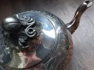 James Dixon & sons - Theepot - Art Nouveau - silver plated
