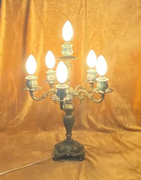 Vintage lamp - kandelaar met Cupido. - Brons, porselein.