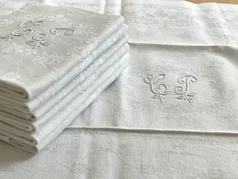 Frans huishoudlinnen. Schitterende set van 7 grote servetten. 69 x 66 cm - Linnen - Midden 20e eeuw