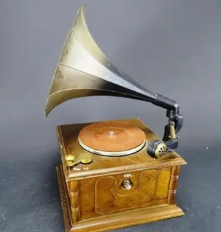 Gramo Oude Hoorn Type Grammofoon model CP-101 ‘64/’68 - Hout, metaal en electronica