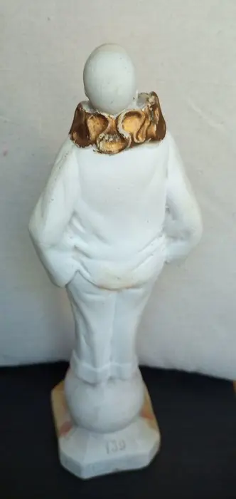 T S - hand made signed T.S. P F - Beeldje(s) (1) - Art Deco - Gips