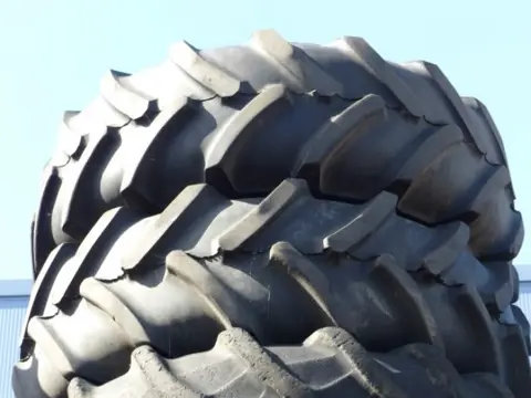 R24 Semperit 16.9/24