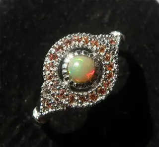 Ring van geloof versierd met een Welo opaal - .925 zilver, Sapphire, Opal Welo - Spirituele verheffing, wijsheid en welvaart