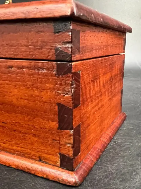 Authentieke decorative geld kistje - Hout