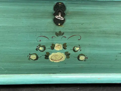 Authentieke decoratieve kist - Hout