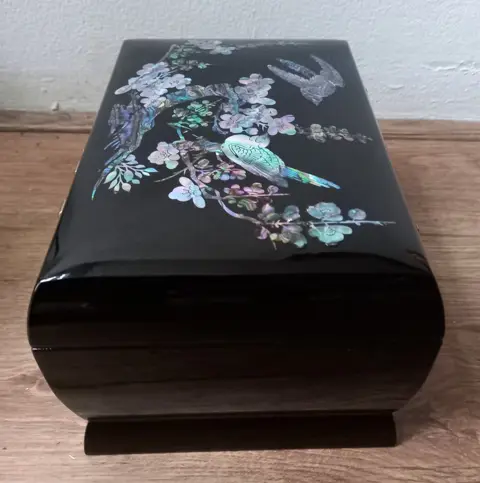 Muziekdoos (1) - laque doos met inleg van vogels