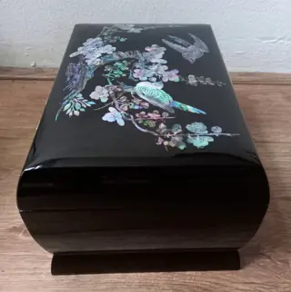 Muziekdoos (1) - laque doos met inleg van vogels