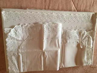 Tweepersoonslakenset met Sangallo kanten rand en satijnen lint - 260 x 230 cm (3) - Katoen - Tweede helft 20e eeuw