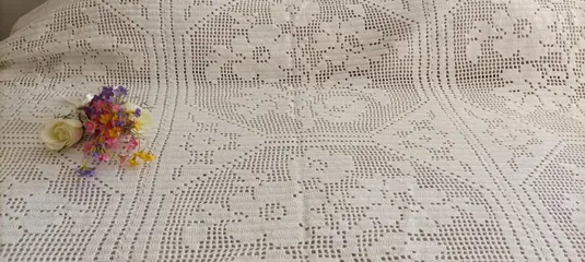 Spectaculaire handgemaakte witte bedsprei, in fijne gehaakte rozen in de vorm van rozen - 235 x 235 - Katoen - Eind 20e eeuw