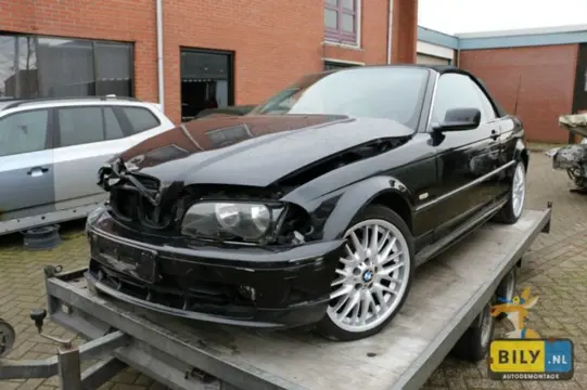 BMW E46 325CI Cabrio 2001 voorschade BILY sloperij