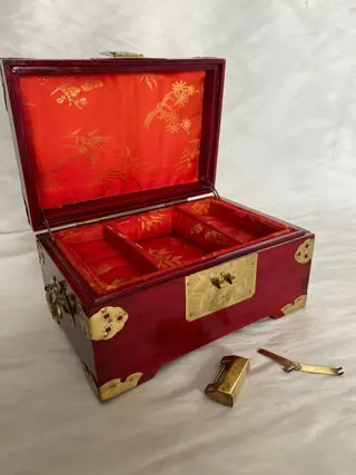 Vintage grote Chinese originele juwelendoos - Handgemaakt in hout en bronzen hardware en hangslot