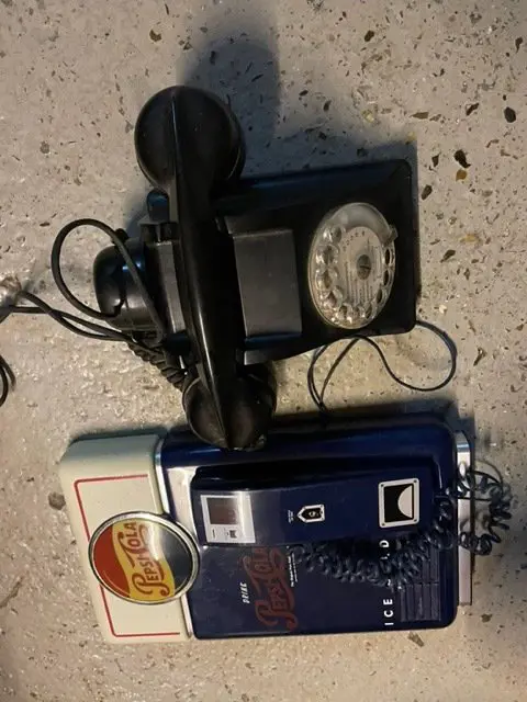 Twee telefoons - Plastic