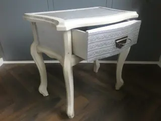 Bijzonder Kastje (1) - Romantisch - Aluminium, Fluweel, Hout, Messing