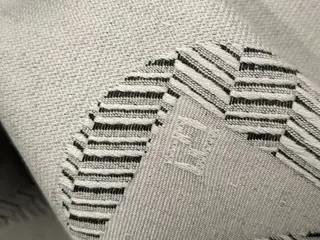 Fendi Celia stof van Luxury Living Group - 330 x 140 cm - Gewicht katoen viscose - 21e eeuw