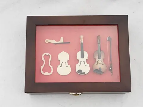 Muziekdoos " met stadia bouw van een viool " (1) - Hout en diverse