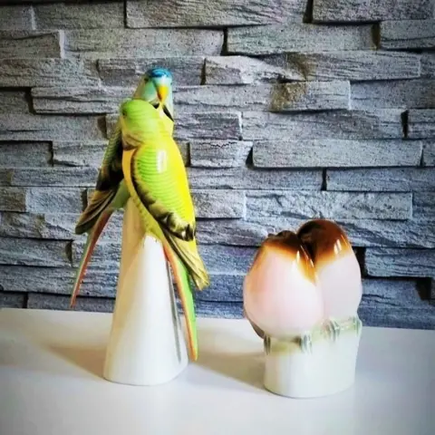 Zsolnay, Hollohaza - 2 figuren - twee gekleurde papegaaien + vogelparen - Porselein