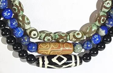 3 UNISEX kettingen en 3 armbanden met Three-Eyed, Nine-Eyed en Tiger Tooth DZI agaten (6) - Lapislazuli, onyx en Tibetaans agaat - 925 zilveren broches