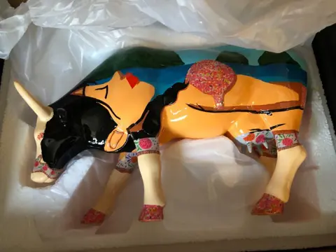 Cow Parade. Cowparade.Fernando de Noronha Large. - Beeld - Poly Resin