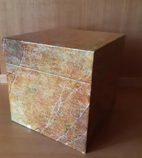 Boomstam, dooscontainer (1) - Hout