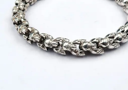 Sierlijke armband - Verweven schedels - Memento Mori - Symbool van nederigheid en wedergeboorte
