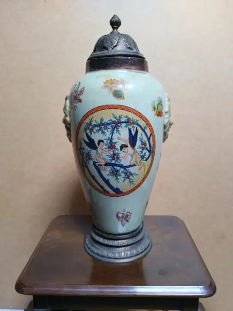 dekselvaas met maskerons - aardewerk, brons