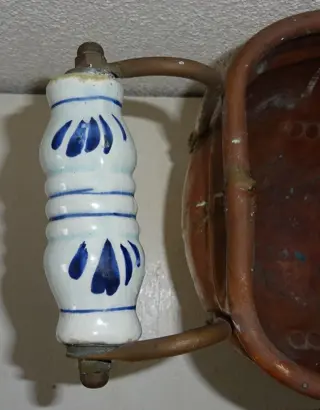 mooie jardiniére .Koper en porselein - koper en porselein