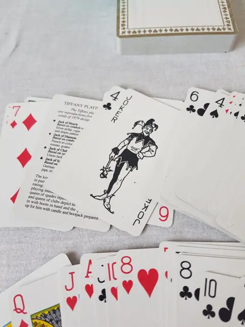 Tiffany & Co. - tiffany speelt kaarten - Karton, Papier