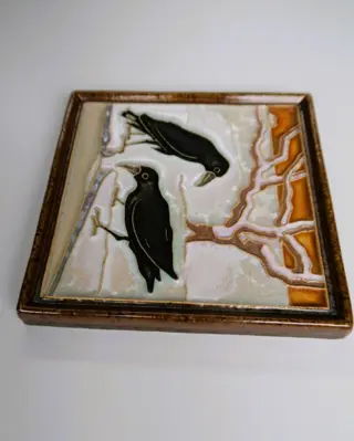 Porceleyne Fles (Royal Delft) - Cloisonné tegel- met twee kraaien in de sneeuw - Keramiek